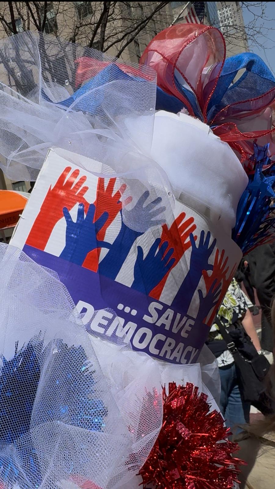 Coluna Marisa Abel: Chapéus criativos marcam a Easter Parade em New York