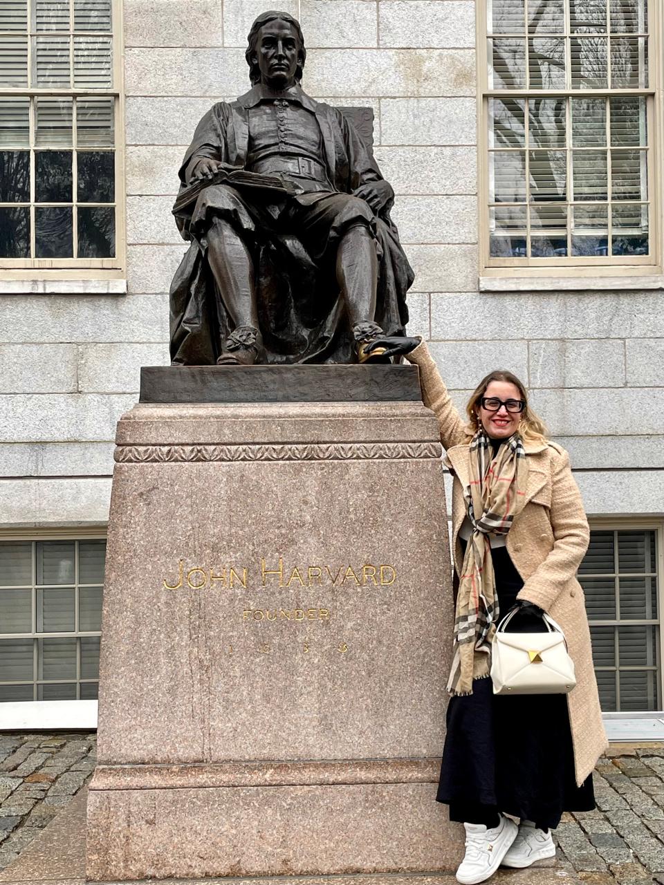 Dra Débora Vianna: Médica brasileira foi convidada para programa de bolsa de estudos de Harvard University