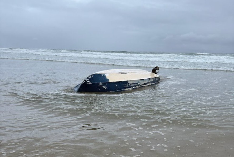 Barco usado para transportar imigrantes vira em mar da na Califórnia e deixa três mortos e sete desaparecidos
