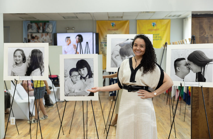 Projeto Foto Afetiva emociona com exposição em homenagem ao Dia das Mães em Newark (NJ)