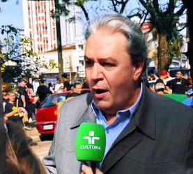 Empresário Wilson Picler e prefeito Eduardo Pimentel participam da Marcha para Jesus