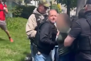 Brasileira detida pelo ICE em Worcester (MA) está com o ombro lesionado e sem medicação, diz advogado