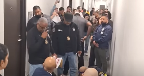 ICE prende imigrantes em tribunais de imigração e abre caminho para deportações aceleradas