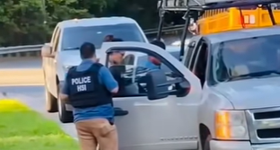 Grupos de direitos civis protestam contra projetos de lei anti-imigrantes na Carolina do Norte