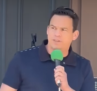 Brasileiro que atua como Deputado Estadual por Massachusetts diz que ICE “não é bem-vindo” em Acton