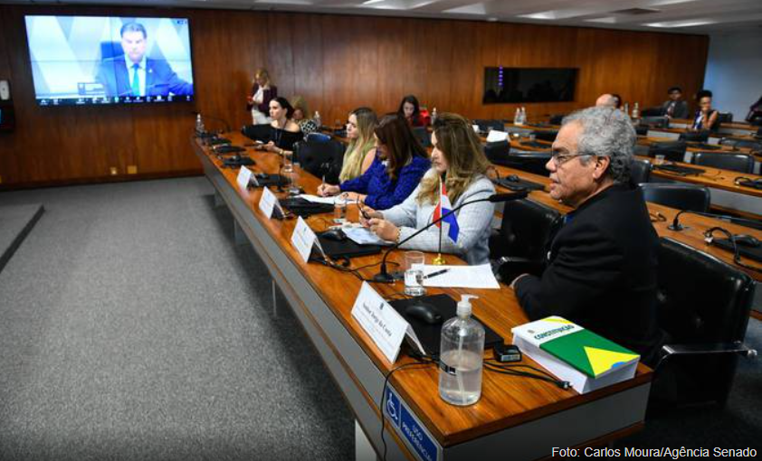 Brasileiros no exterior enfrentam dificuldades e cobram mais apoio do governo