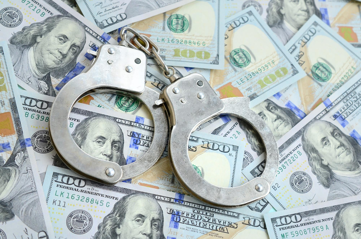Governo Trump considera confiscar bens e multar imigrantes indocumentados em quase US$ 1 mil por dia, revela Associated Press