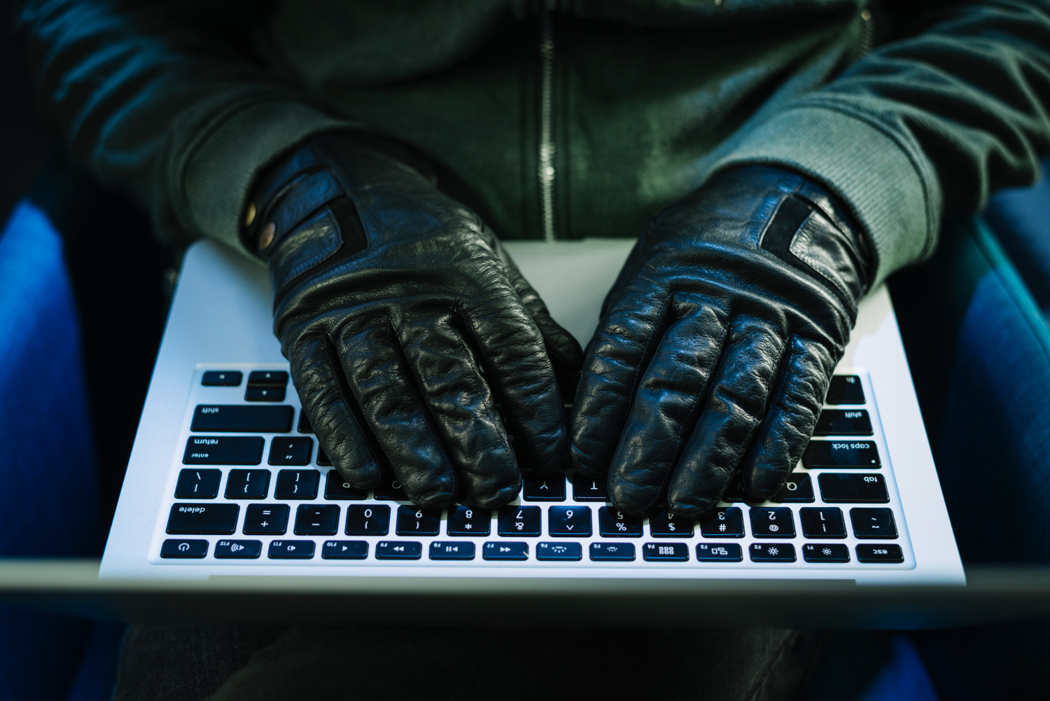 Grupo de apoio a imigrantes comemora nova lei sancionada por DeSantis contra fraudes em serviços legais