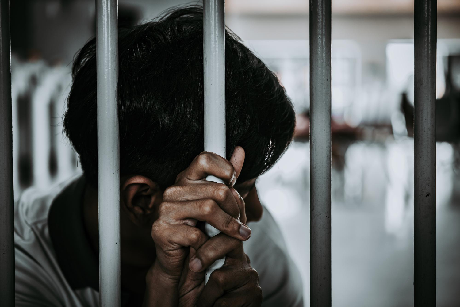 Centro de detenção para imigrantes em Miami é denunciado por superlotação e abusos