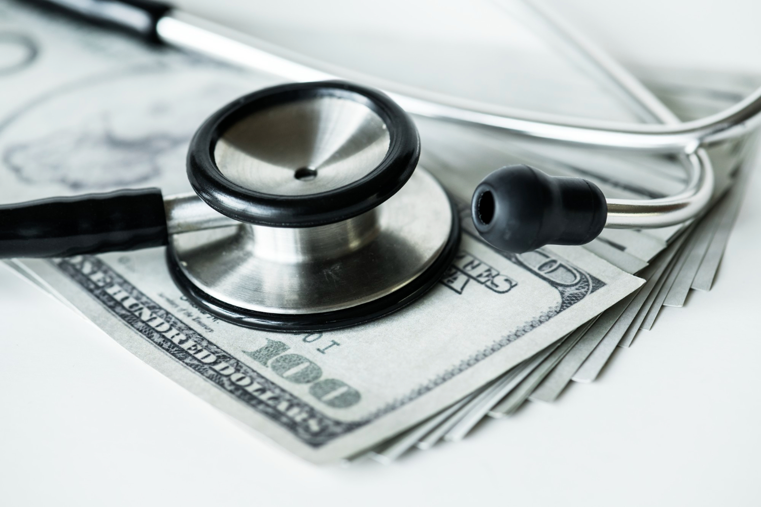 Hospitais do Texas arcaram com US$ 122 milhões para atender imigrantes indocumentados em apenas um mês