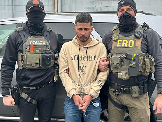 Brasileiro condenado por homicídio e posse ilegal de arma no Brasil é preso em Marlborough (MA)
