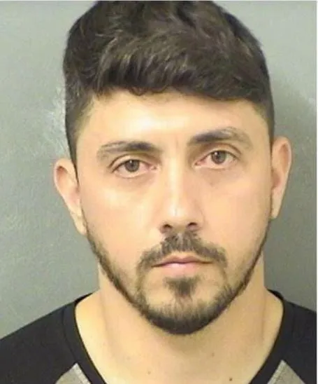 Brasileiro se declara culpado por vender green cards falsos em Massachusetts e pode pegar ate 15 anos de prisão