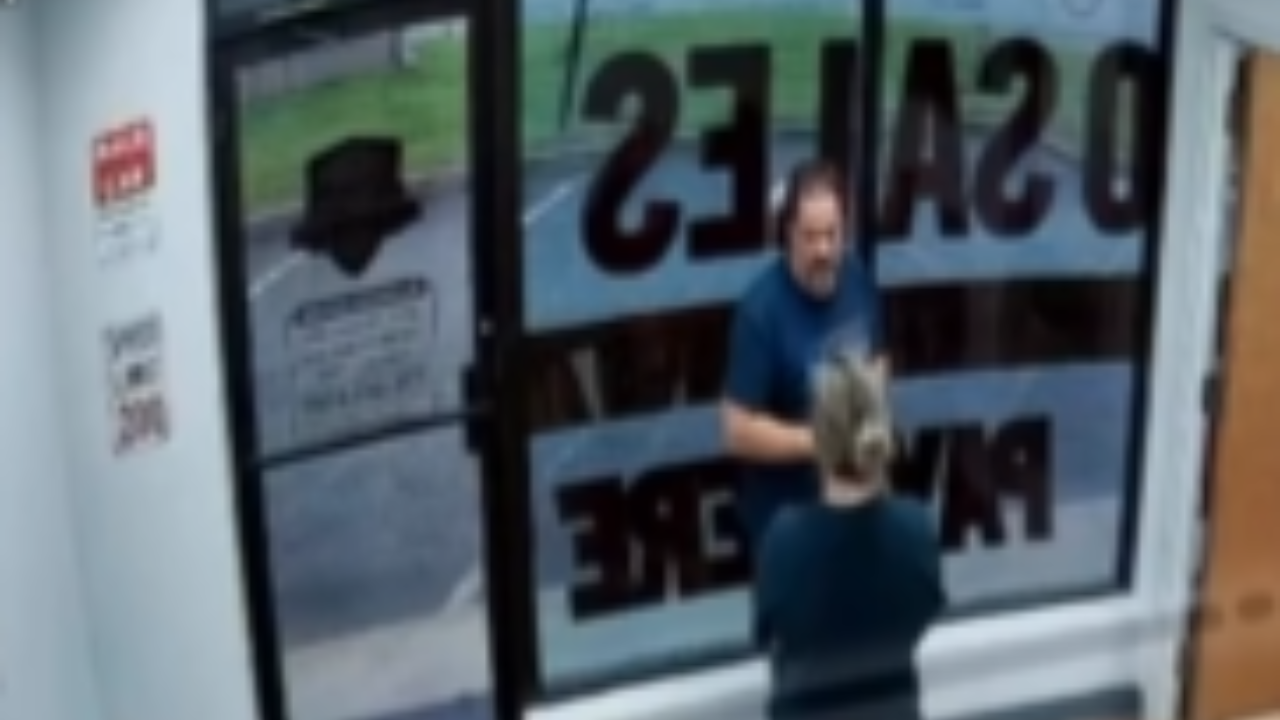 Novo vídeo contradiz versão policial em caso de brasileiro preso por agressão na Geórgia