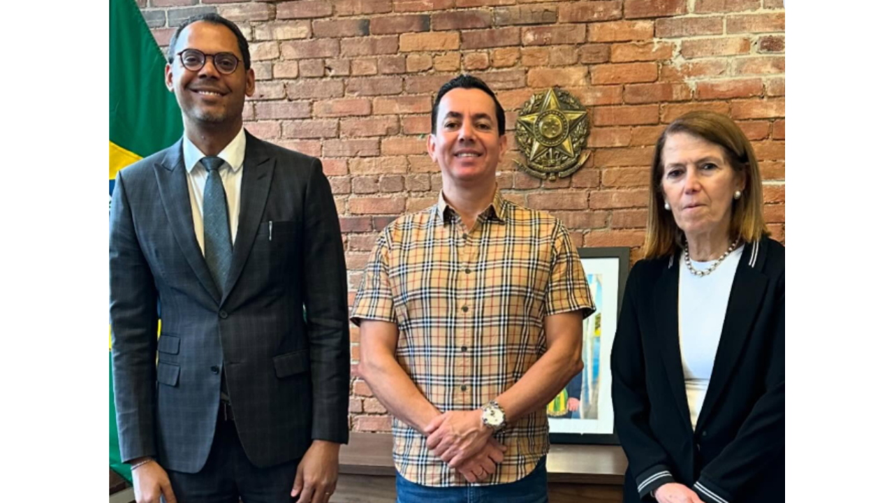 Consulado do Brasil em Boston recebe especialista em cibersegurança para discutir projetos com foco em jovens da comunidade