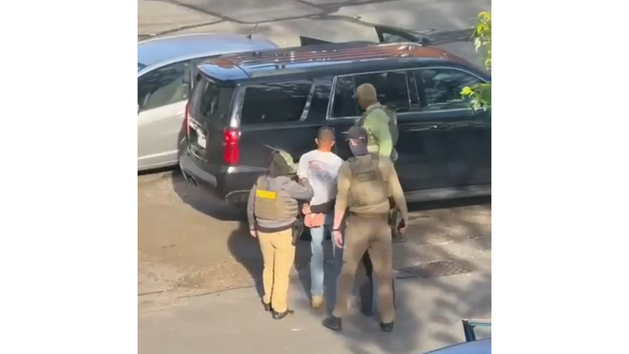 Brasileira registra prisão de imigrante feita por agentes de imigração em Massachusetts