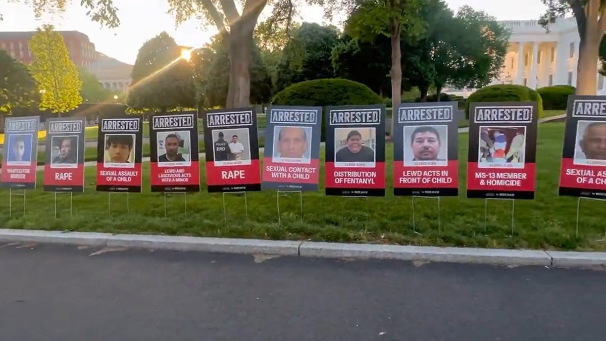 Trump coloca 100 cartazes de imigrantes criminosos no jardim da Casa Branca