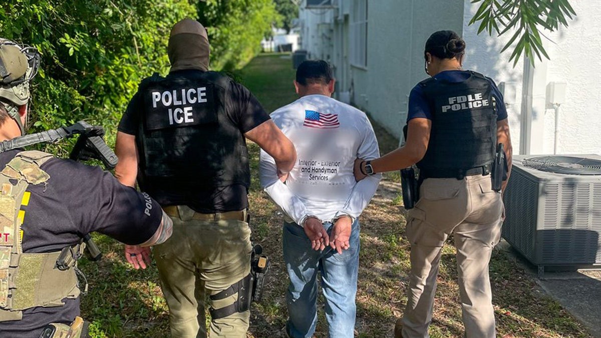 DeSantis rebate repórter e defende ações contra imigração indocumentada na Flórida