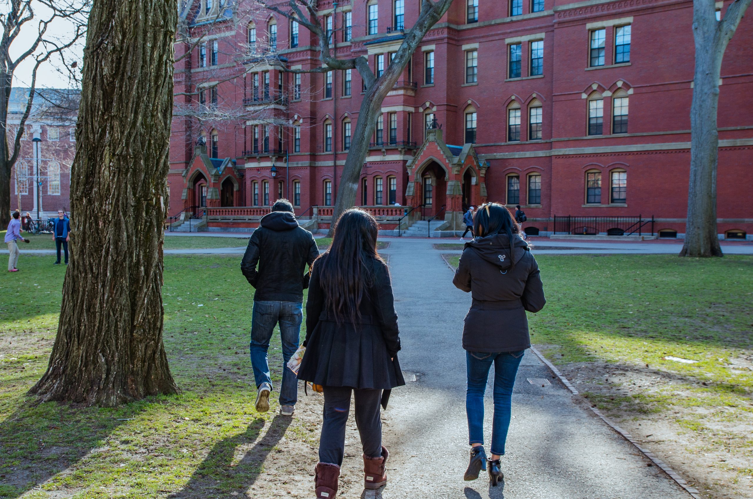 Justiça dos EUA suspende veto de Trump a estudantes estrangeiros em Harvard