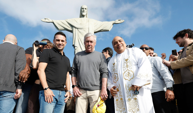 Ancelotti sob as bênçãos do cristo