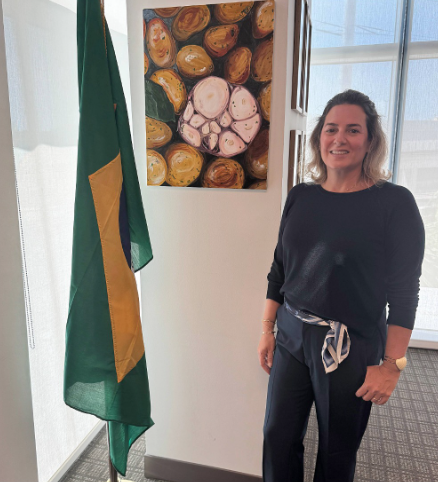 Consulado-Geral do Brasil em Miami recebe exposição da artista Bella Cardim na edição 2025 do projeto Arte no Consulado