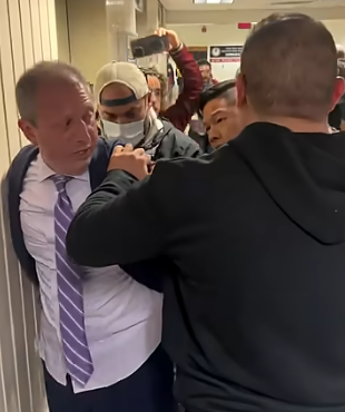 Candidato à Prefeitura de Nova York é preso por agentes do ICE durante confusão em tribunal
