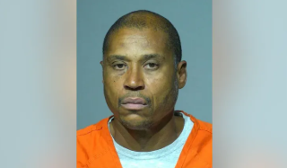 Homem forja carta com ameaça de deportação como arma contra testemunha em caso criminal