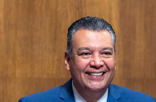 Senador Alex Padilla critica decisão da Suprema Corte sobre limitação de liminares nacionais