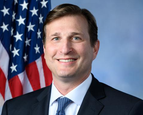 Deputado Dan Goldman denuncia prisão de solicitantes de asilo por agentes do ICE mascarados em Nova York