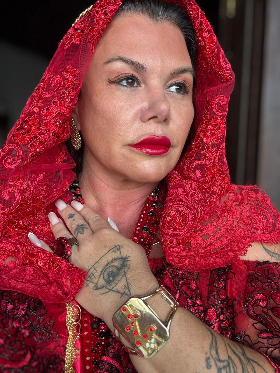 Coluna Hadad: Do Templo ao TikTok: Como Mãe Analu Portugal Se Tornou Referência na Magia Brasileira