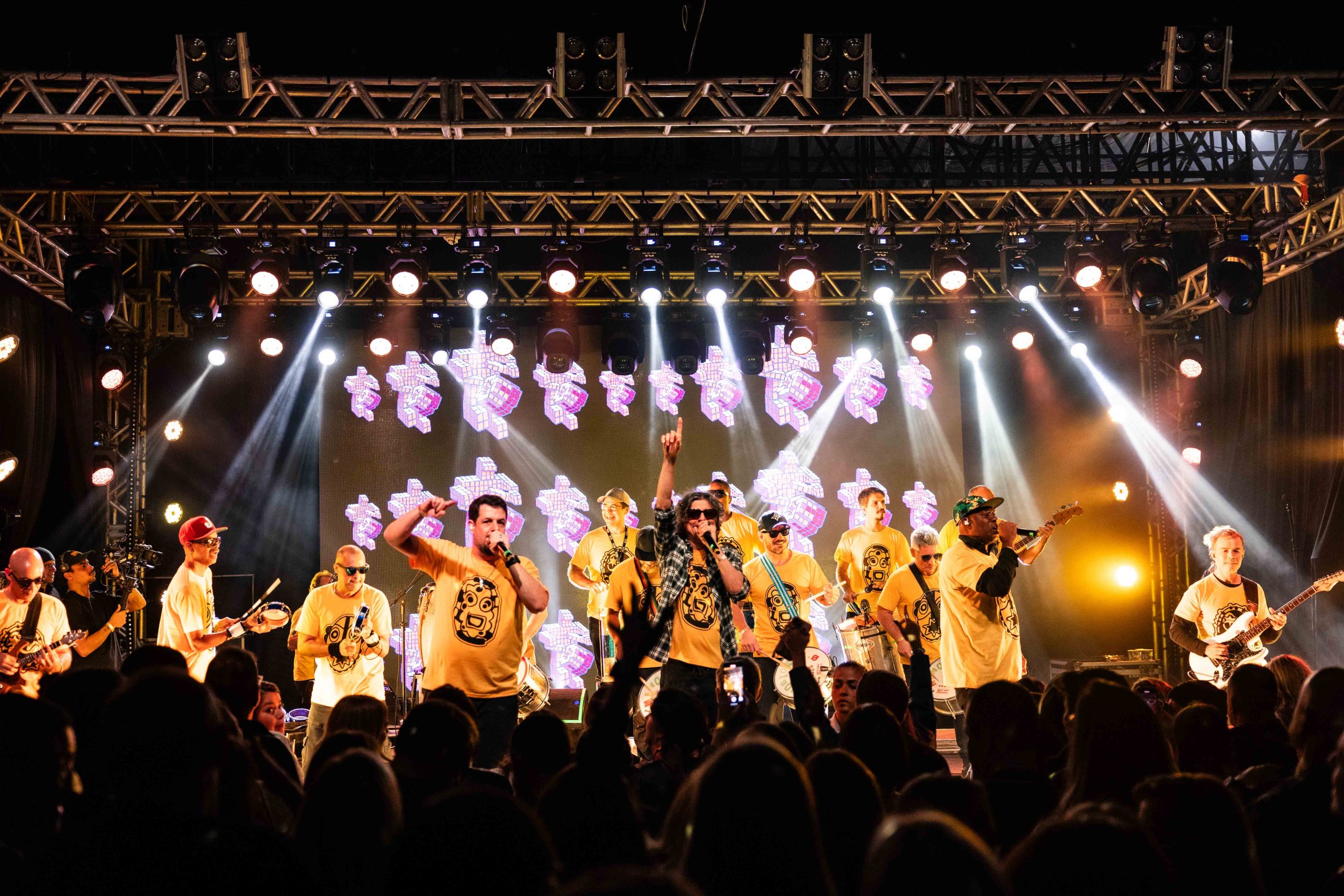 TIM Music Noites Cariocas encerra temporada de 2025 com quatro noites lotadas e shows memoráveis no Morro da Urca