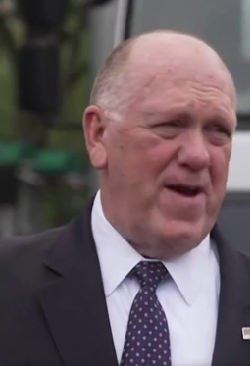 Czar da Fronteira de Trump promete intensificar operações de imigração em todo o país, incluindo Massachusetts