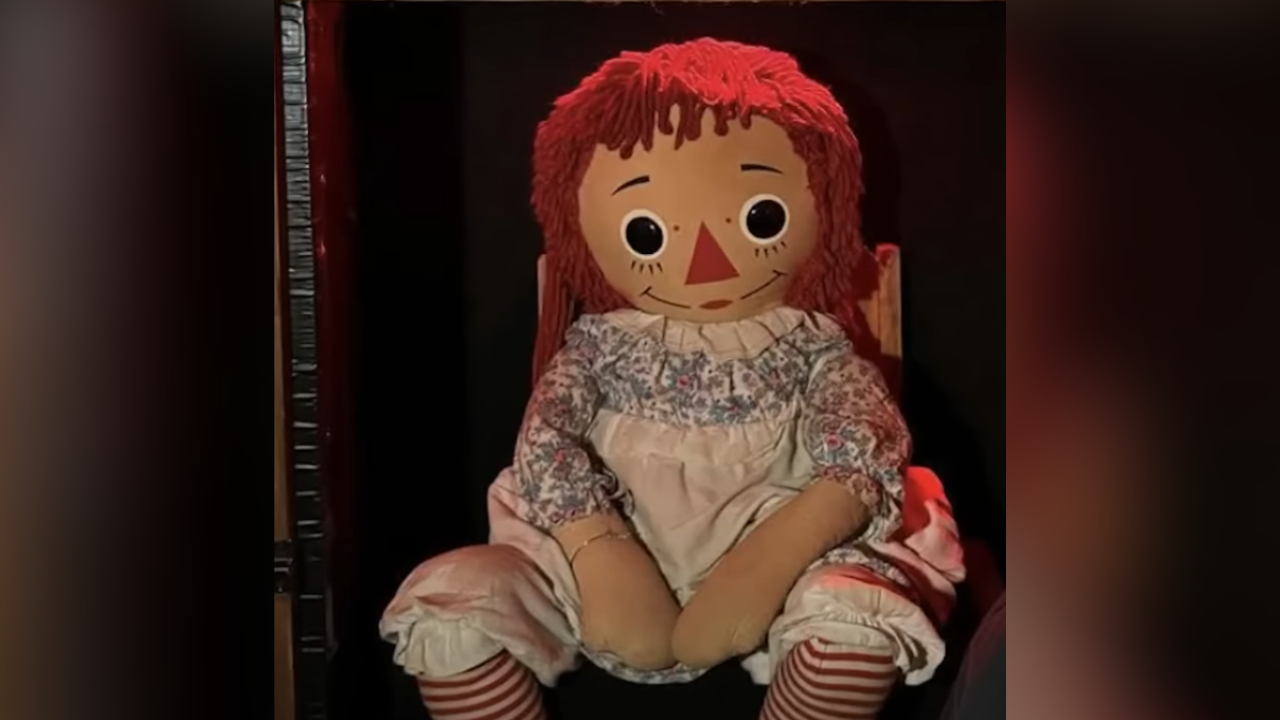 Boneca amaldiçoada ‘Annabelle’ foi encontrada em segurança após alegações de que havia escapado e provocado tumulto em Nova Orleans: ‘Não deveriam tê-la removido’