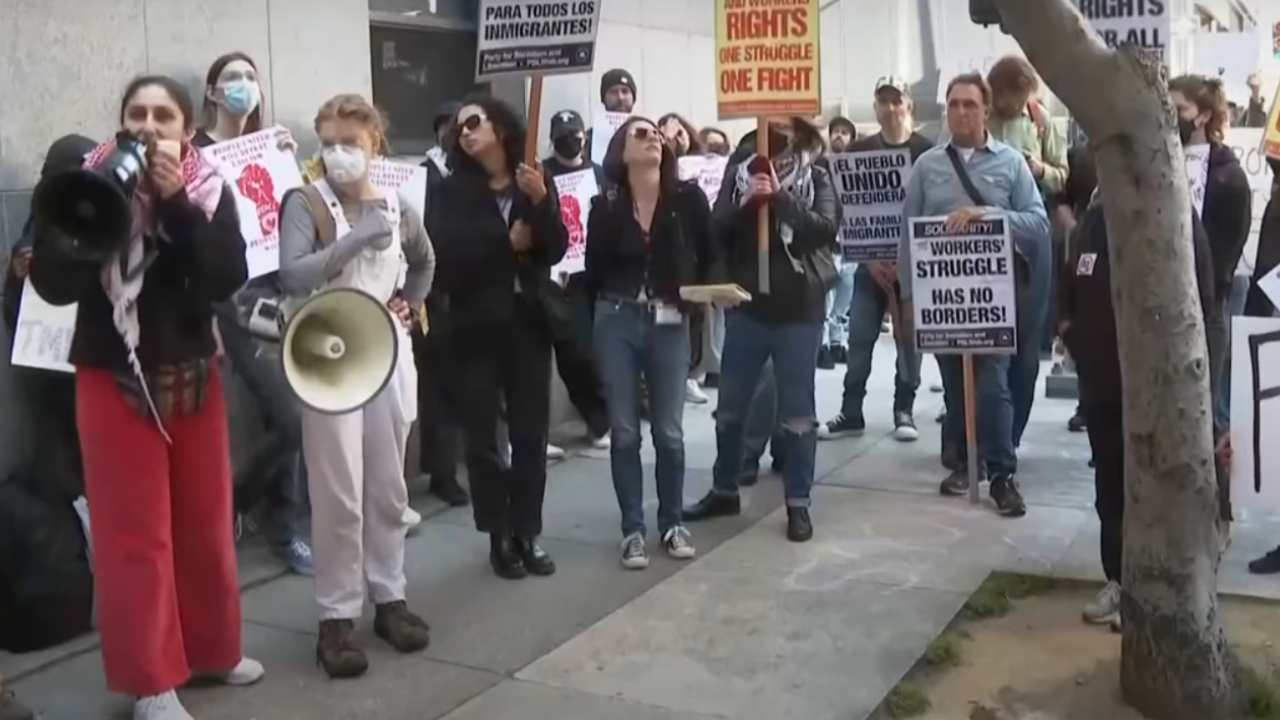 Protestos na Califórnia: entre tensões raciais, imigração e confronto com autoridades