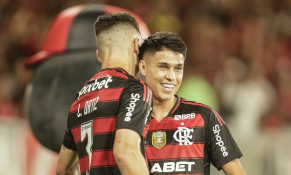 Brasileirão: Flamengo vence e retoma a liderança