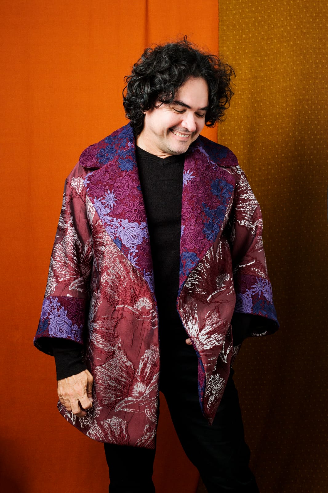 Estilista Júlio César vai ser o único brasileiro homenageado no gala da Jonah Bokaer Arts Foundation, em NY