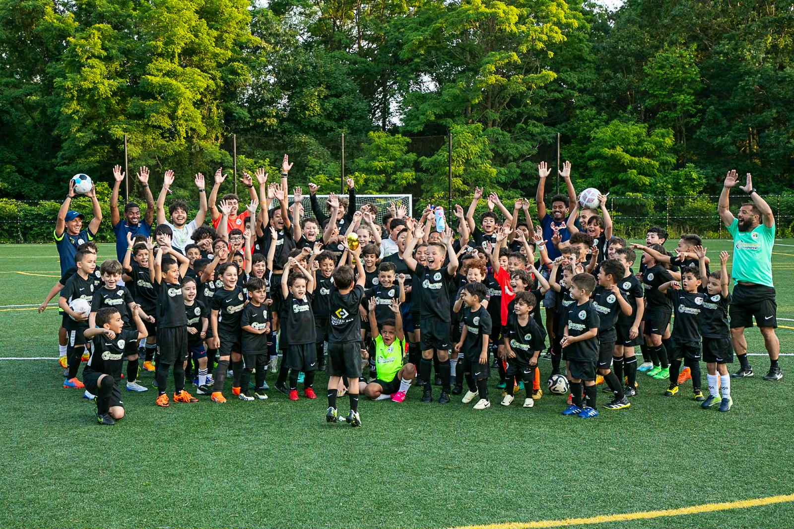 Brasileirinhos de 5 a 13 anos têm oportunidade de participar de acampamento de futebol em Worcester (MA)