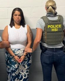 Brasileira procurada por homicídio no Brasil é presa por agentes de imigração em NJ