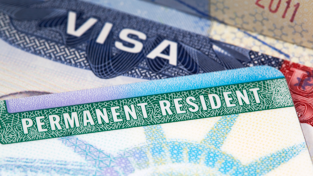 Portadores de green card vivem clima de apreensão com aumento de detenções na volta aos EUA