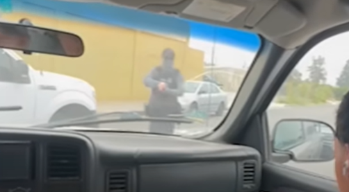 Agente do ICE atira contra imigrante durante abordagem de imigração no sul da Califórnia