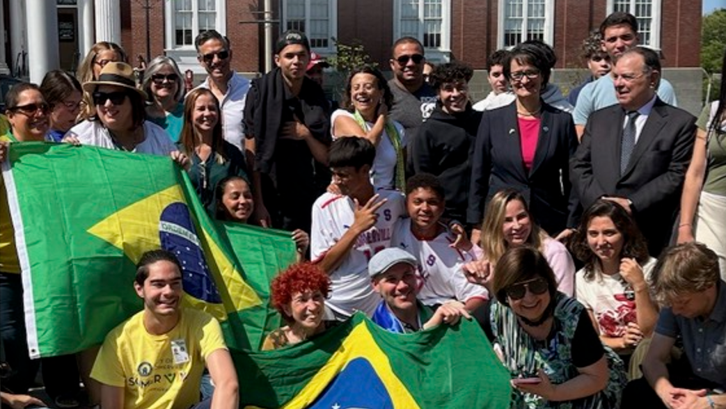 Hasteamento da bandeira do Brasil em Somerville celebra a cultura brasileira