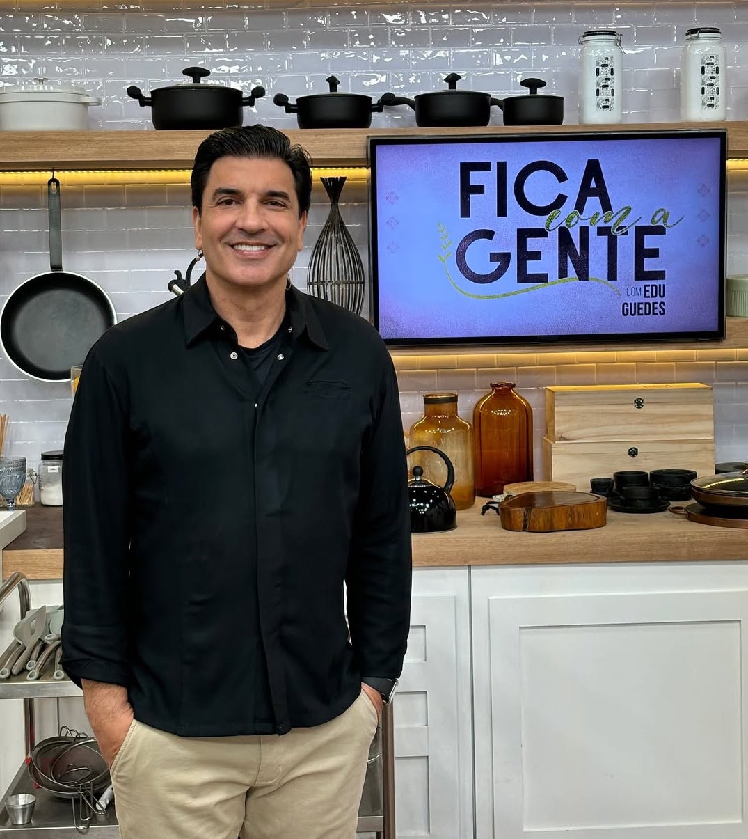 Edu Guedes retorna ao “Fica Com a Gente” nesta terça-feira (5), ao vivo, na RedeTV!