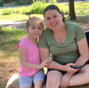 Comunidade de New Jersey lamenta morte de mãe e filha em acidente causado por imigrante com histórico criminal