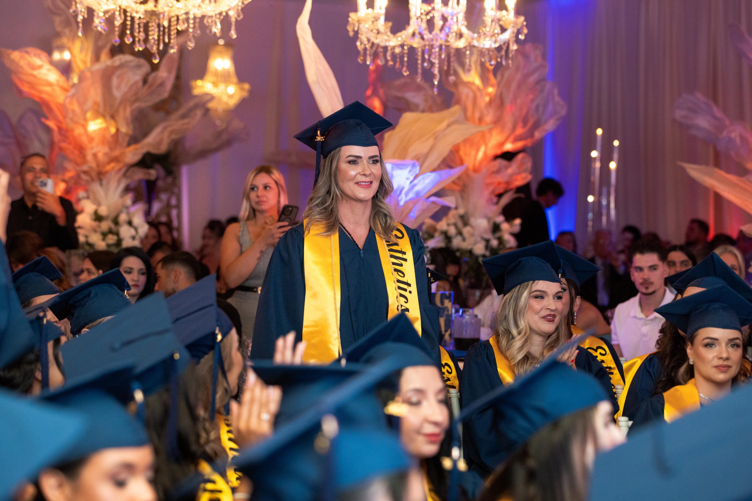 LaBluh Esthetics Institute celebra formatura de 54 alunos em Massachusetts