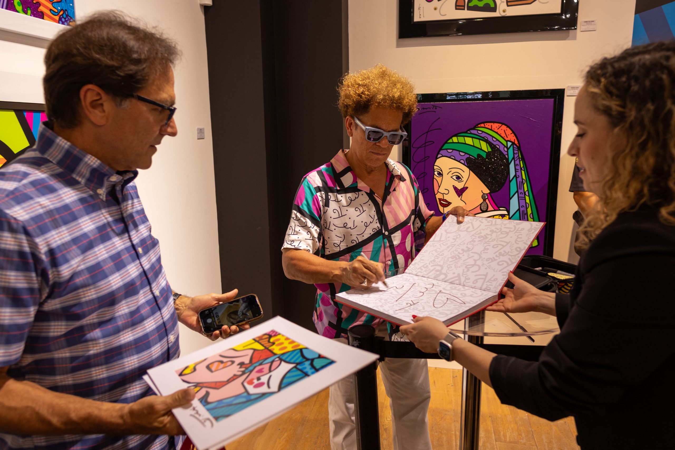 Romero Britto inaugura primeira loja em Orlando com presença de admiradores e convidados especiais