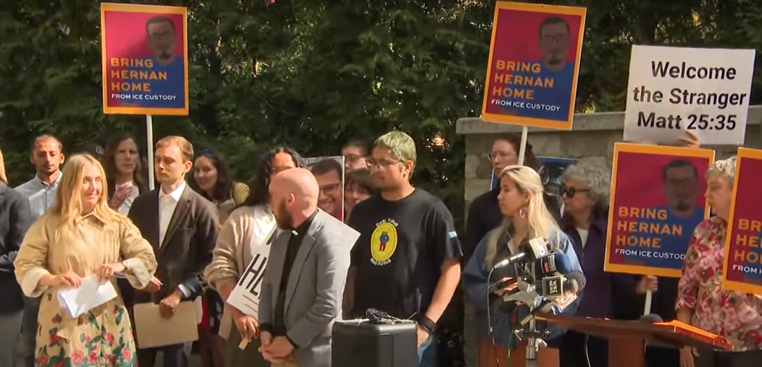 Comunidade protesta contra prisão violenta de imigrante pelo ICE em Malden (MA)