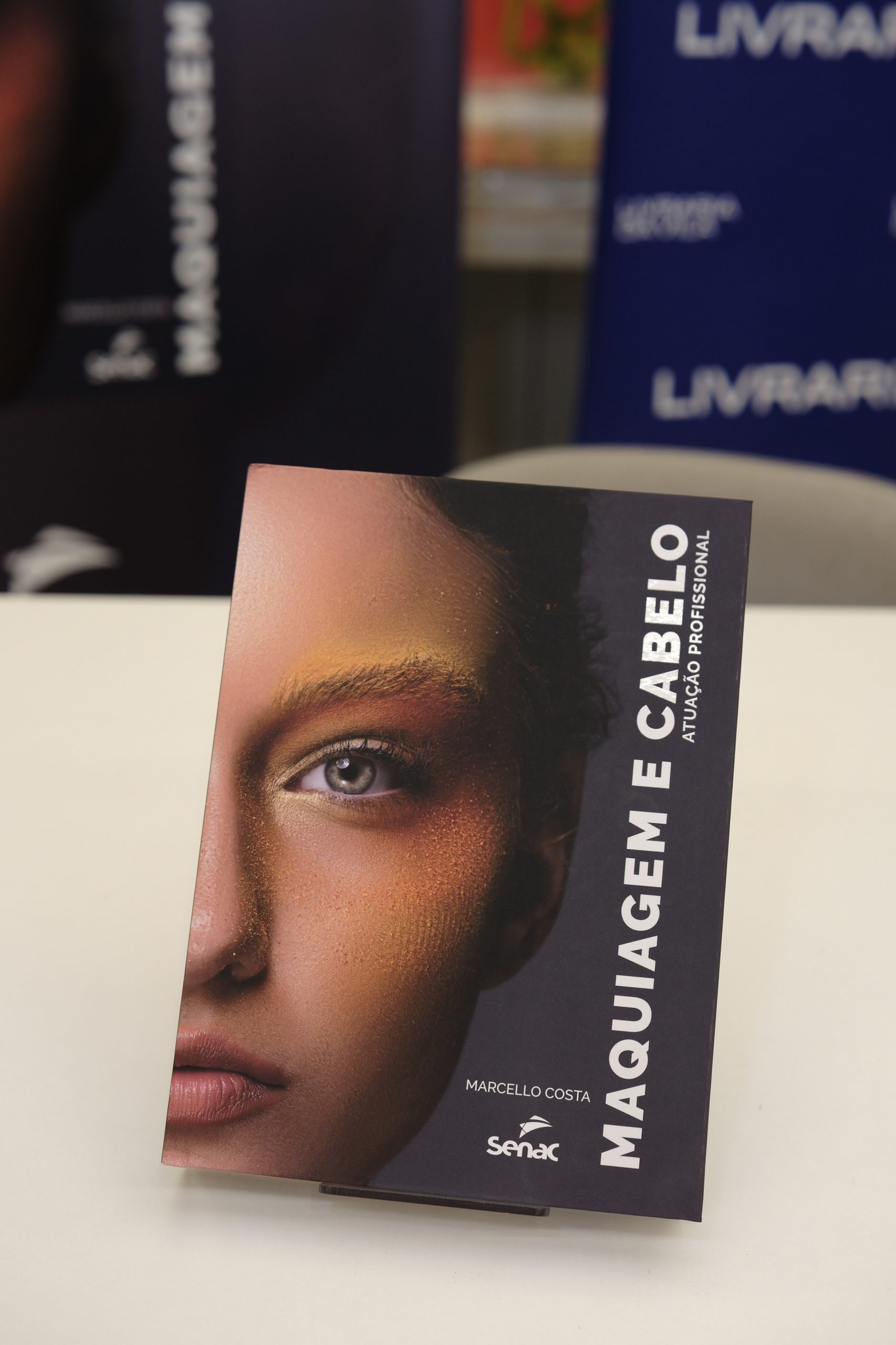 Livro do brasileiro Marcello Costa ganha lançamento em NY durante a semana de moda internacional