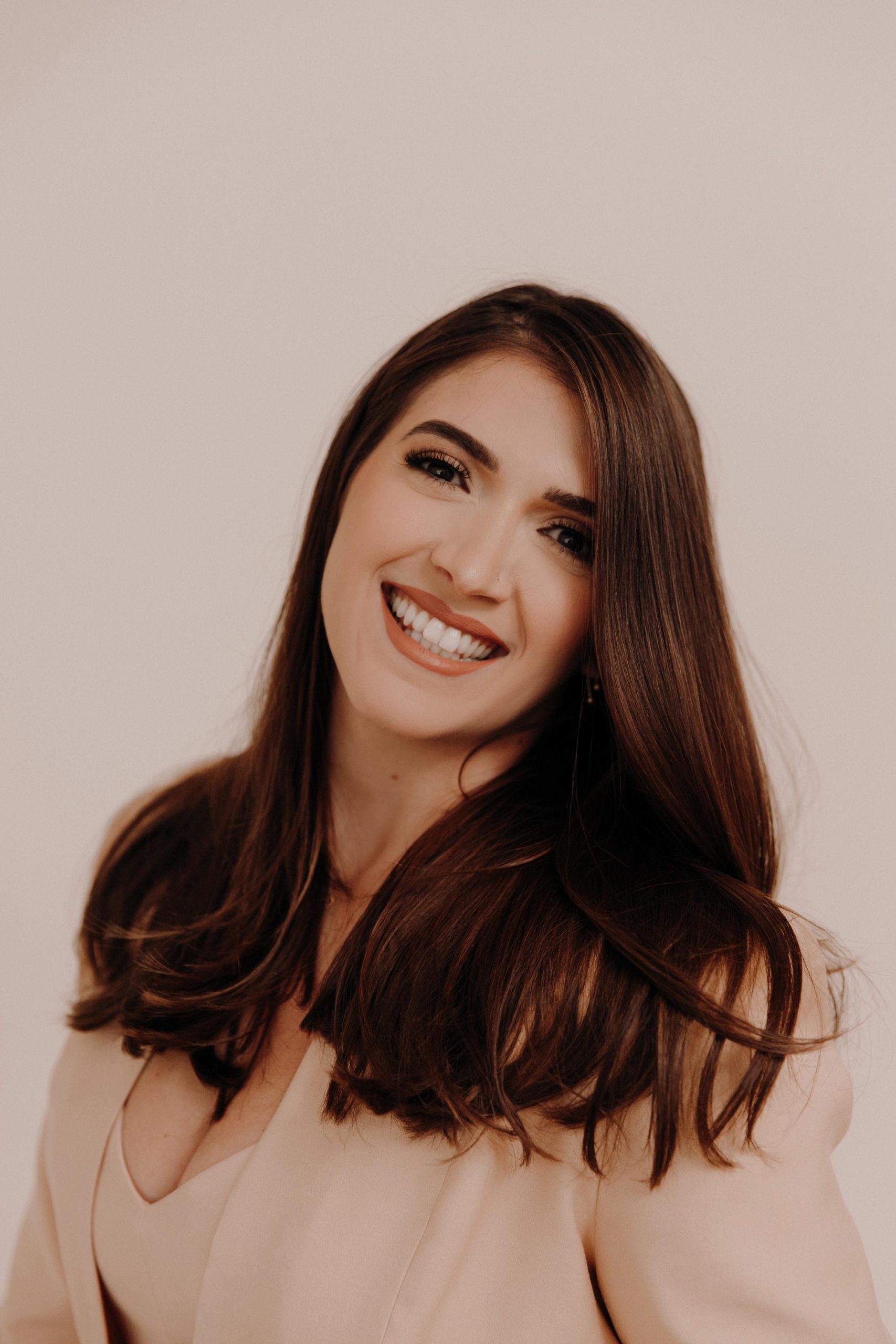 Coluna Notaveis: Rúbia Oliveira: de imigrante sonhadora a referência em estética avançada nos Estados Unidos.