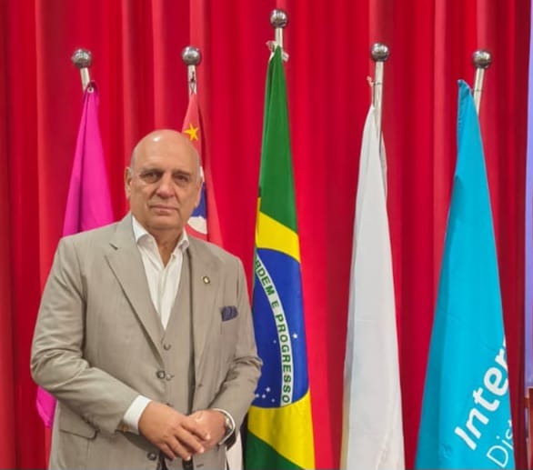 Coluna Joao Costa: O brasileiro Cesar Romão realiza palestra no Rotary Clube Distrito 4563 em São Paulo