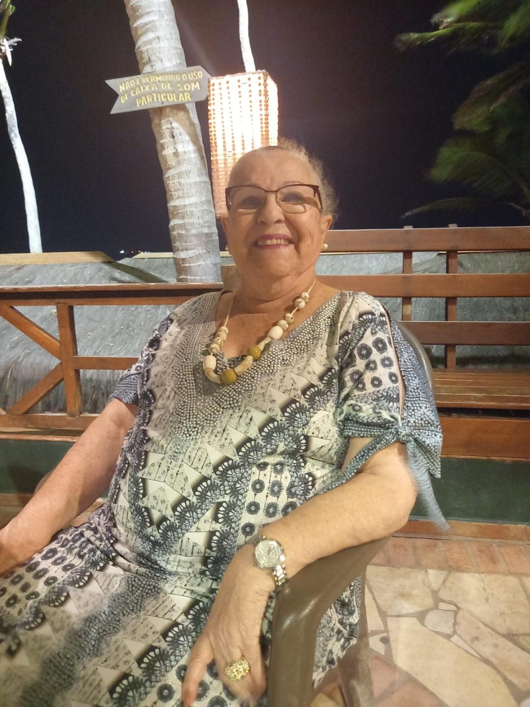 Elza atrai admiradores com previsões certeiras