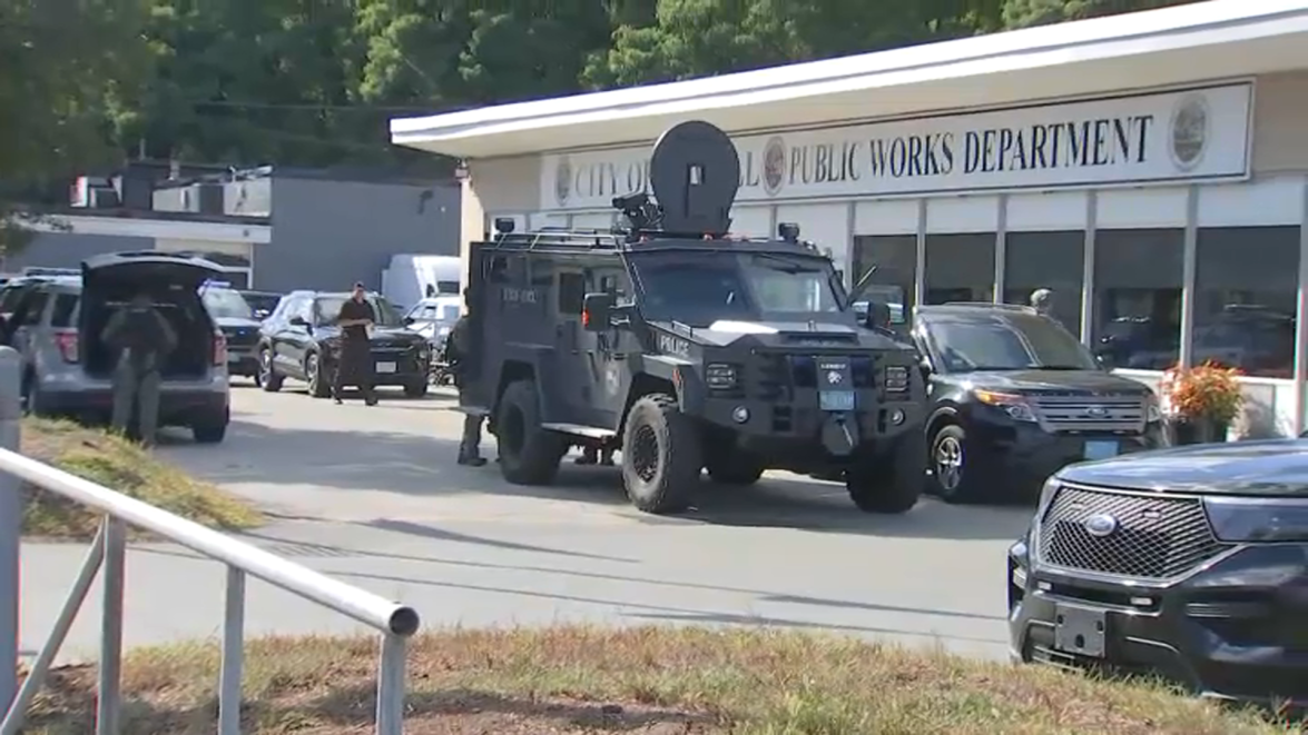 UMass Lowell encerra lockdown após relato de pessoa armada em Campus; polícia reforça monitoramento no local